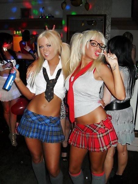 stephyangel:  thabblog:  school girls are my weakness.  I do a hot schoolgirl, and