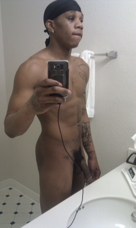 straightboyselfpics:  Ty; 25 Here’s todays set! The black boxer! Tomorrow I will