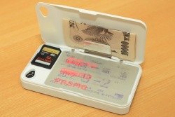 to:  iLid Wallet Case: iPhone が財布になるぞ。カードや鍵などクールに持ち運ぼう。