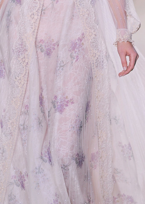 wink-smile-pout:Valentino Haute Couture Spring 2012 Details 