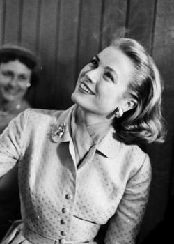 kellyandhepburn:  Grace Kelly in Philadelphia,