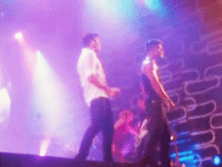 fofinholuar:  luarseraeterno:  Meus ídolos são ótimos dançarinos…  Lindosss