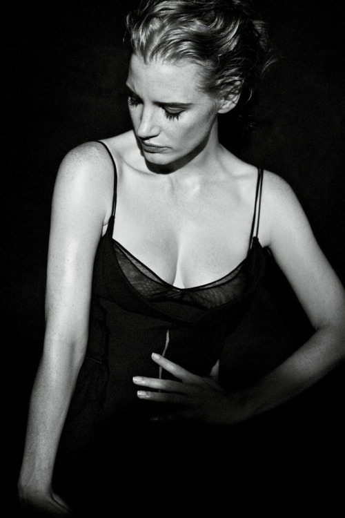 im-so-lonely-but-thats-ok:Jessica Chastain by Peter Lindbergh for Interview (2011)