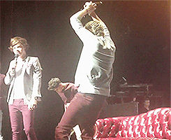 thorland-deactivated20120921:  Niall doing Shakira dance 