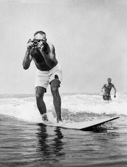 photojojo:  LeRoy Grannis was the ultimate surf photographer, and did you know he didn’t even pick up the trade until his early 40’s? Check out the Selvedge Yard’s excellent round up of vintage surfing goodness. The Perfect Amount of Grain - Vintage