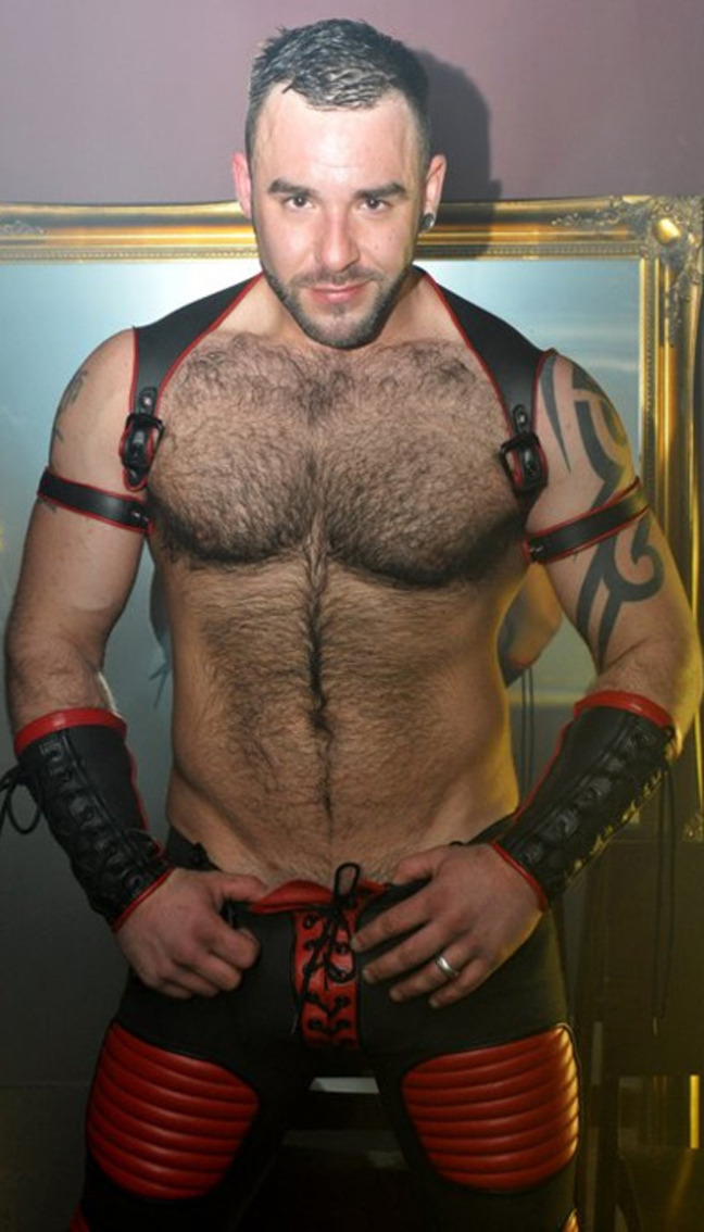 campusbeef:  supervillainl:  Sexy and hairy in gear.  im apparently in a fetishy