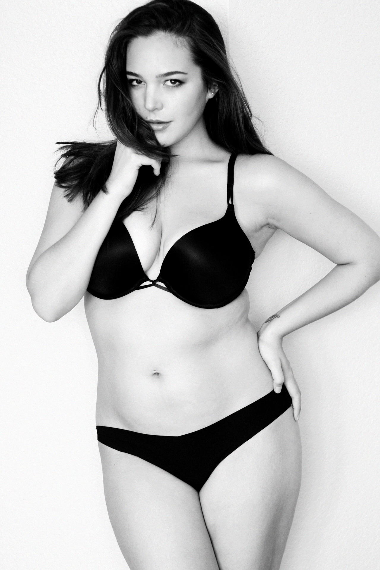 heatherhazzan:  lingerie updates in my apartment 