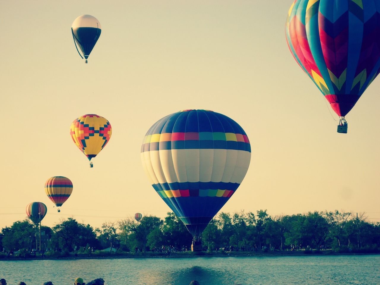 heresthethingaboutit:  i love balloons :) 