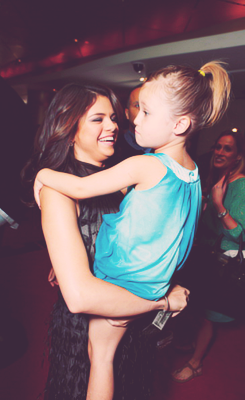 obeythebieberconda:  Selena with Jazmyn Bieber