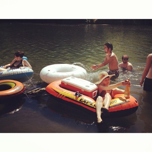 thelastgreatpoolparty:  Raft flotilla booze cruise. #riverchampagne (Taken with Instagram at Russian