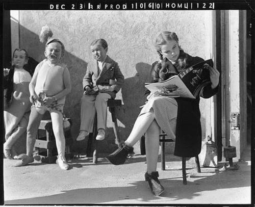 Judy Garland on set of Wizard of Oz with Munchins, 1938