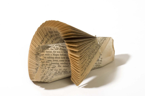 devidsketchbook: BOOK ART BY SAMANTHA Y.HUANG Samantha Y. Huang was born in 1985, in Changhua, Taiwa