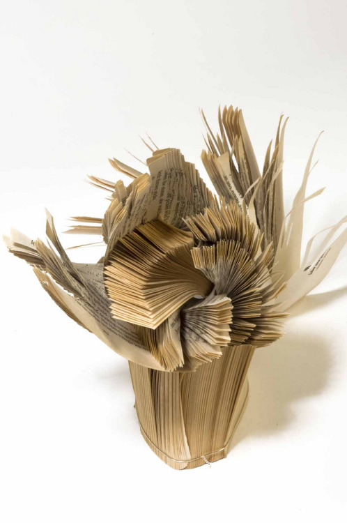 devidsketchbook: BOOK ART BY SAMANTHA Y.HUANG Samantha Y. Huang was born in 1985, in Changhua, Taiwa