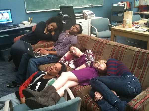  The cast of Community gather to watch an episode of The Big Bang Theory 