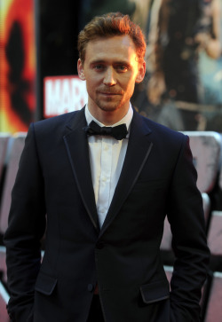 lokirulesmyworld:  curiousgeorgiana:  torrilla:  Tom Hiddleston attends the European Premiere of ‘Avengers Ensemble’ at The Vue Westfield on April 19, 2012 in London, England [HQ]  DAMN.  Oh. My. God. 
