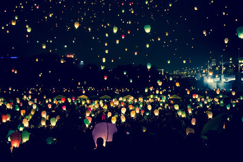 lasparedessihablan:  no importa Siempre vuelan globos en la noche 