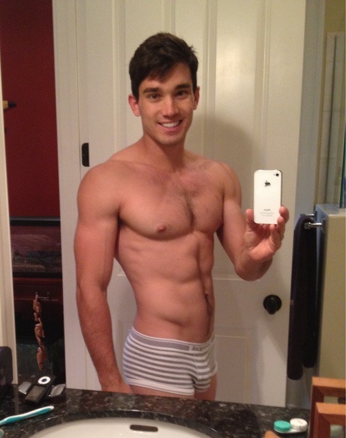 jayohennenn:  Too many sexy goals on my dash!!