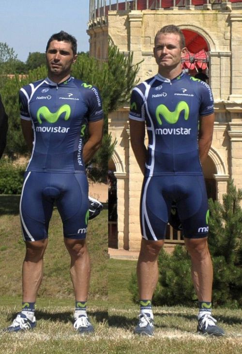 meninkit:One in the front,one in the back of this peleton