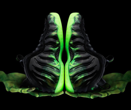 skymightfall:  Nike Air Foamposite One “ParaNorman” After the Twitter competition to win your own pair closed last month, Laika Studios (the film’s creators) are auctioning off eighty pairs over eBay with 70% of the profits going to charity.  Nike