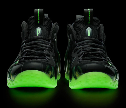 skymightfall:  Nike Air Foamposite One “ParaNorman” After the Twitter competition to win your own pair closed last month, Laika Studios (the film’s creators) are auctioning off eighty pairs over eBay with 70% of the profits going to charity.  Nike