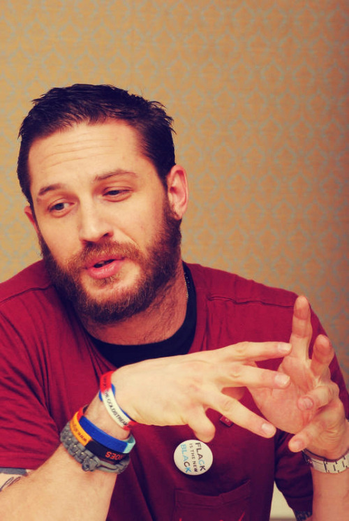 saveusalltellmelifeisbeautiful:  Tom Hardy - “This Means War” Press Conference