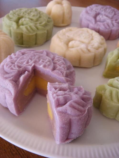 XXX prettylittlepieces:  Snow Skin Moon Cake photo