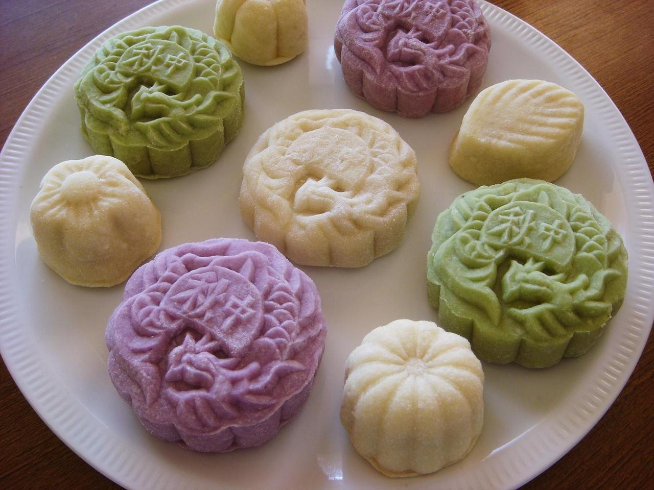 prettylittlepieces:  Snow Skin Moon Cake