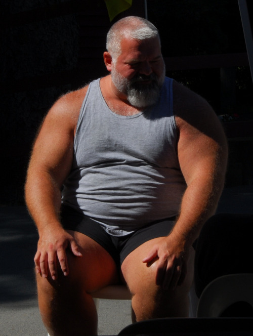 sickstee:  … massive built ;O 