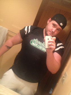relaxthejaw:  huskyheartthrob:  Breaking out my old jerseys, remembering the good ol’ days. They barely fit, this one is the only one that does and it’s a large.  He’s adorbz! 