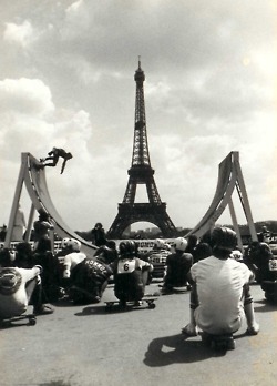 Skating in Paris. www.dopedomain.co.uk/