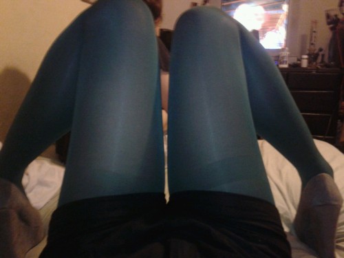 pantyhoseappreciation: i-like-ur-tights: licensetotrill:  New tights  Damn I love self tights pics! 