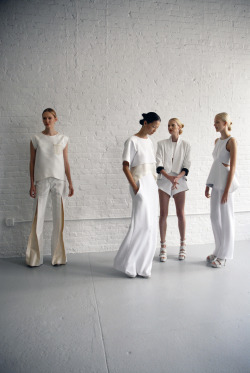 celjne:  چ white runway 