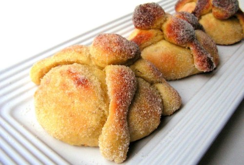 salvadordalidomenech:  GUESS WHAT IS ALMOST HERE!!!!! Pan de muerto. OMG, I LOVE IT. It’s a sh
