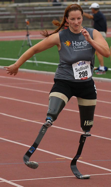 fyprosthetics:Paralympian Katy Sullivan Flip-flops on prosthetic feet=Cute City.Would it be too 