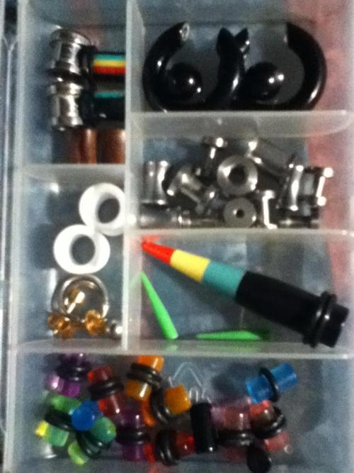 anotherwonderful:  I can’t sleep, so i decided to rearrange my earring box.