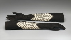 omgthatdress:  Gloves Elsa Schiaparelli, 1940 The Metropolitan Museum of Art 
