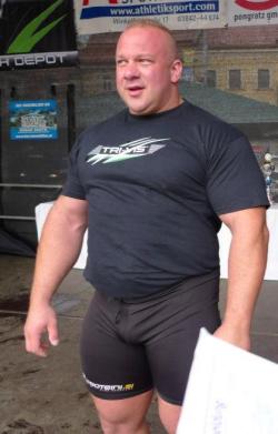 justbulls:  Strongman Dickbulge 