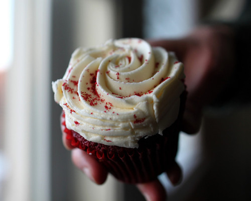 clottedcreamscone:  Starbucks Red Velvet Cupcake by Mr. T in DC on Flickr. 