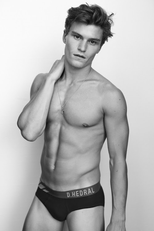 malemodelscrush:  Oliver Cheshire @Oliver_Cheshire  by Arnaldo Anaya-lucca @arnaldoanaya  follow my twitter @patinyaboonto  source: homotography 