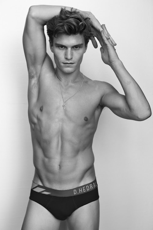 malemodelscrush:  Oliver Cheshire @Oliver_Cheshire  by Arnaldo Anaya-lucca @arnaldoanaya