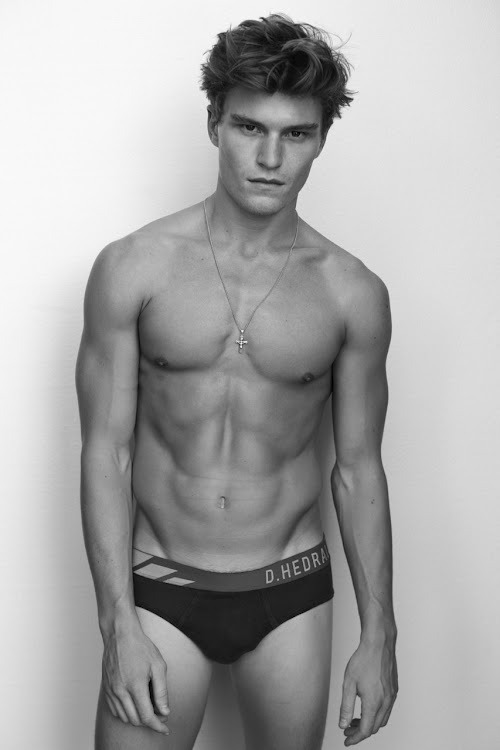 malemodelscrush:  Oliver Cheshire @Oliver_Cheshire  by Arnaldo Anaya-lucca @arnaldoanaya