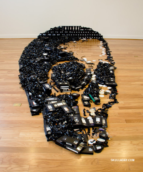 osodelicioso:   Dead media  Wow. This is amazing. 