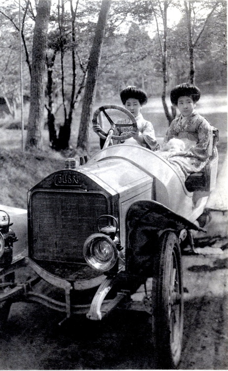 Sports Car, 1910s
This postcard shows two Hangyoku (Young Geisha) sitting in an early Automobile. The car is a Colibri (Hummingbird) manufactured by the Norddeutsche Automobil-Werke (North German Auto Works) between 1908 and 1912.
