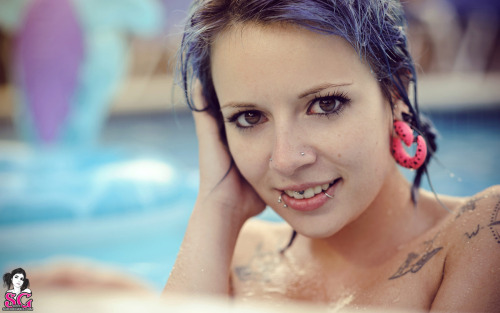 thedarksideofgruff:  Katherine - Splash Down  Click Here For More Suicide girls  