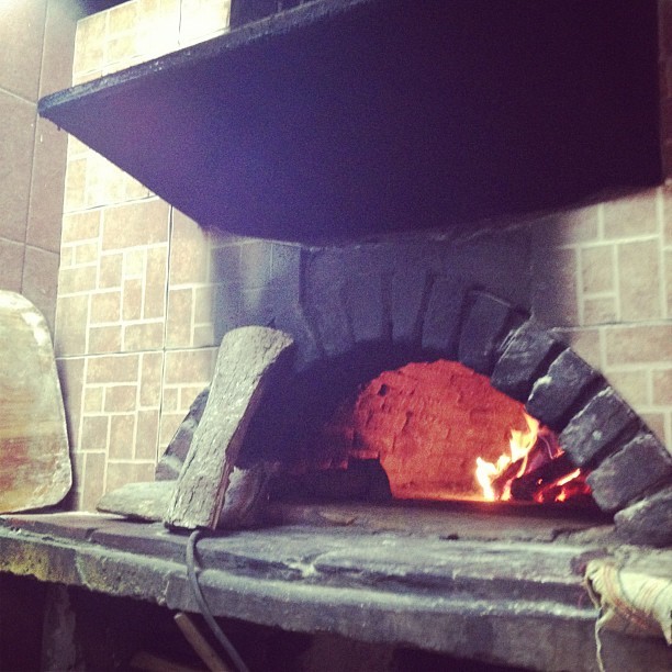 herlittlestthings:  People working #pizza #rainyday  (Tomada con Instagram)