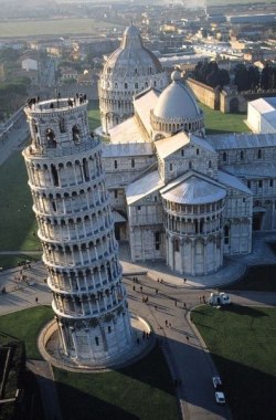 dontcallmebetty:  Pisa, Italy 