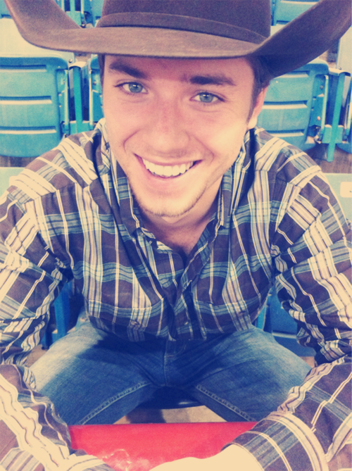 tangledupintexasskin:  luke-bryan:  justasouthernthing:  holypuckingcow:  his eyes <3 his smile<3 but look at his package in those jeans  Reblogging for that comment ^^  that comment ^^  <3 & God.. just look at em , hes perfect.  WOW^^^