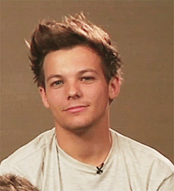 fallingforcurls: This is my favorite thing that louis does when he tries not to laugh, but fails 