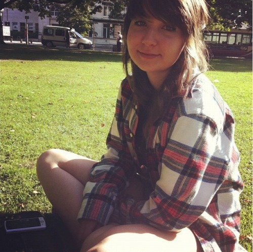 elliewiththecamera:  Enjoying the final days of summer  This is my best friend. She is a babe. :) 