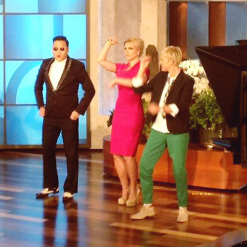 Dancing Gangnam Style with Ellen! (x)